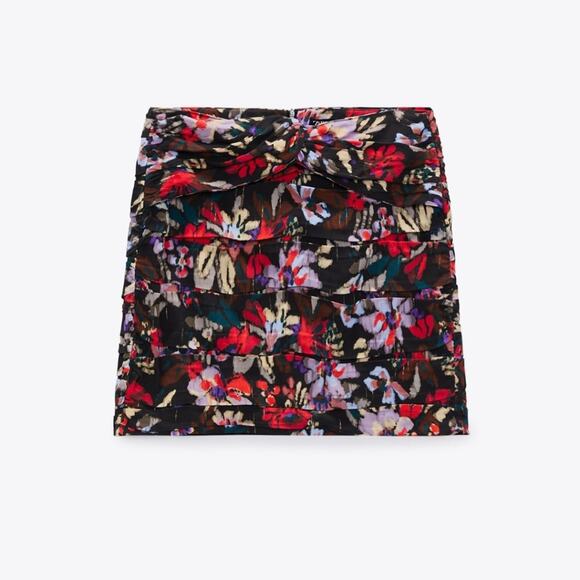 Zara High Waisted Mini Skirt Black & Red Floral Print Ruffles Viscose Sz Medium - Picture 3 of 11
